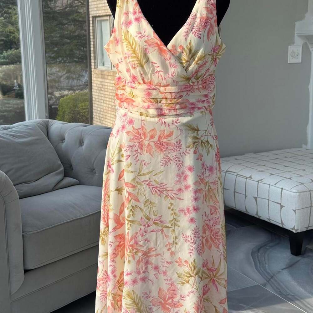 Dressbarn Petite Floral V-Neck Sleeveless Maxi Dress